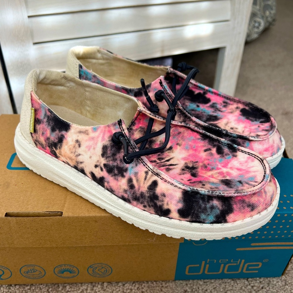 Hey Dude Wendy Youth Tye Dye Navy Pink Size 3 NIB!